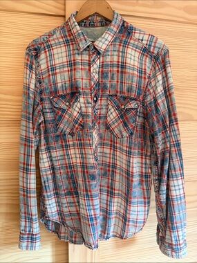 Casual Plaid Button-Down Shirt in Red & Blue